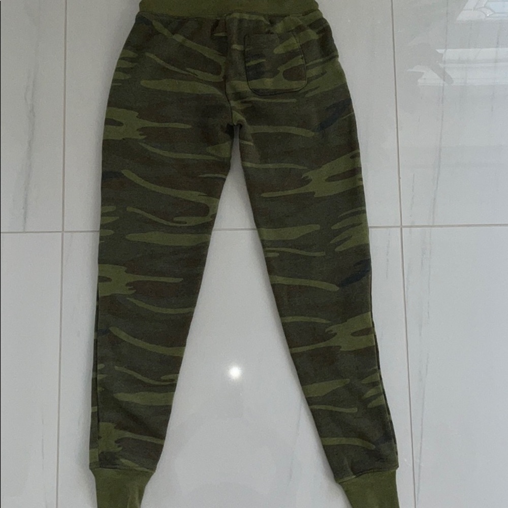Green Camo Alternative Cozy Joggers Size XS - Picture 4 of 4
